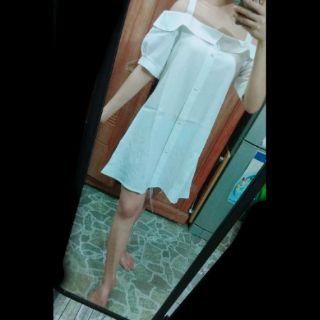váy suông hở vai còn trắng