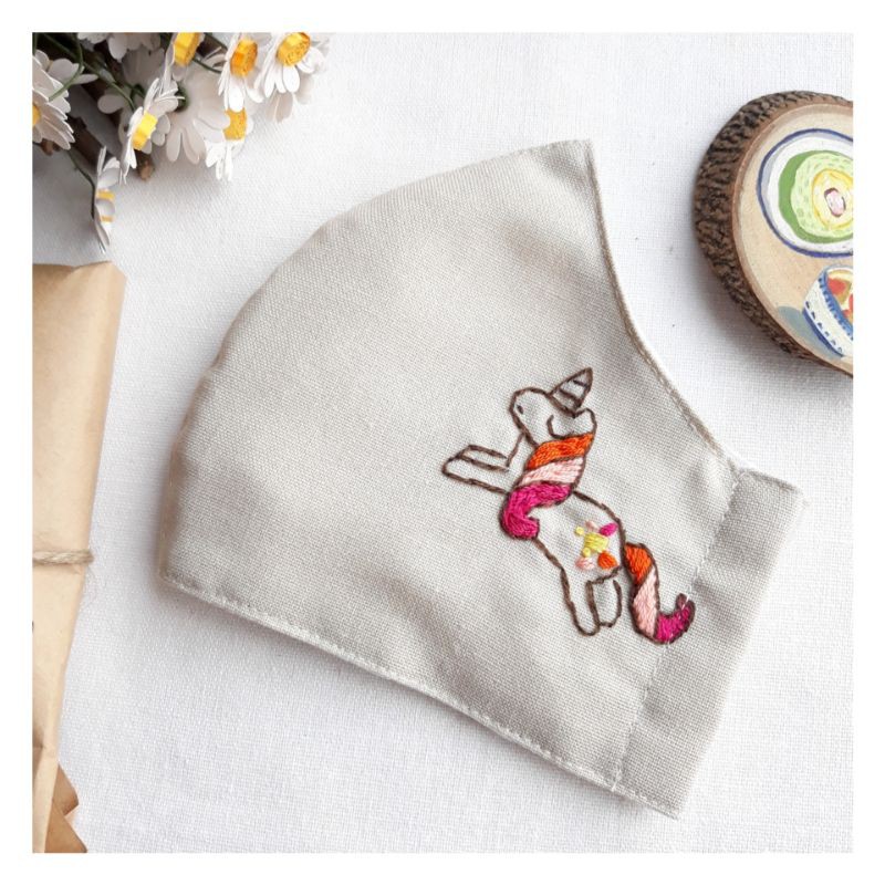 Khẩu trang vải 3 lớp linen, thêu tay Nhím hoa 🌼 | BigBuy360 - bigbuy360.vn