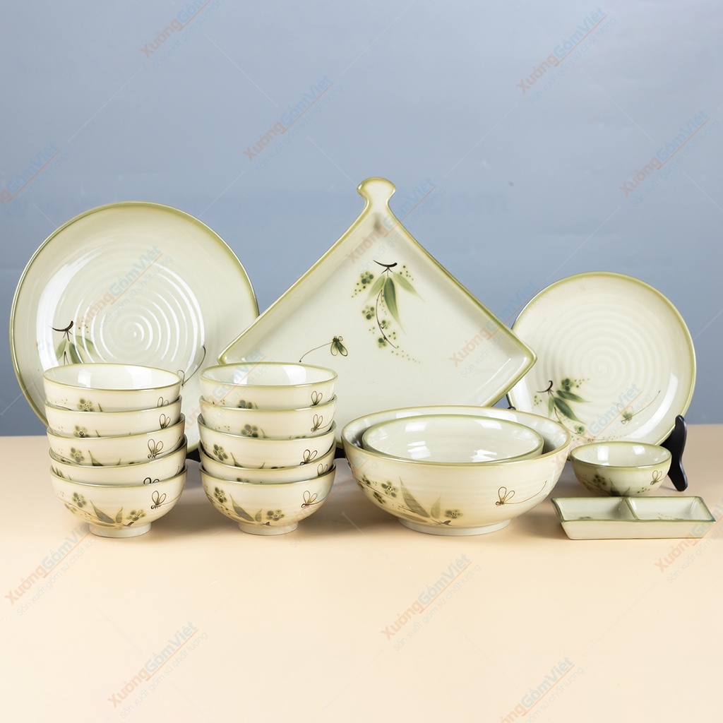 Bộ bát đĩa chuồn xanh 17 món gồm 10 bát cơm,2 đĩa tròn, 1 đĩa quạt, 2 tô canh, 2 chén gia vị