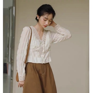 𝗺𝗶𝗲 𝘀𝘁𝘂𝗱𝗶𝗼 - Áo Chiffon cổ V phối ren điệu đà