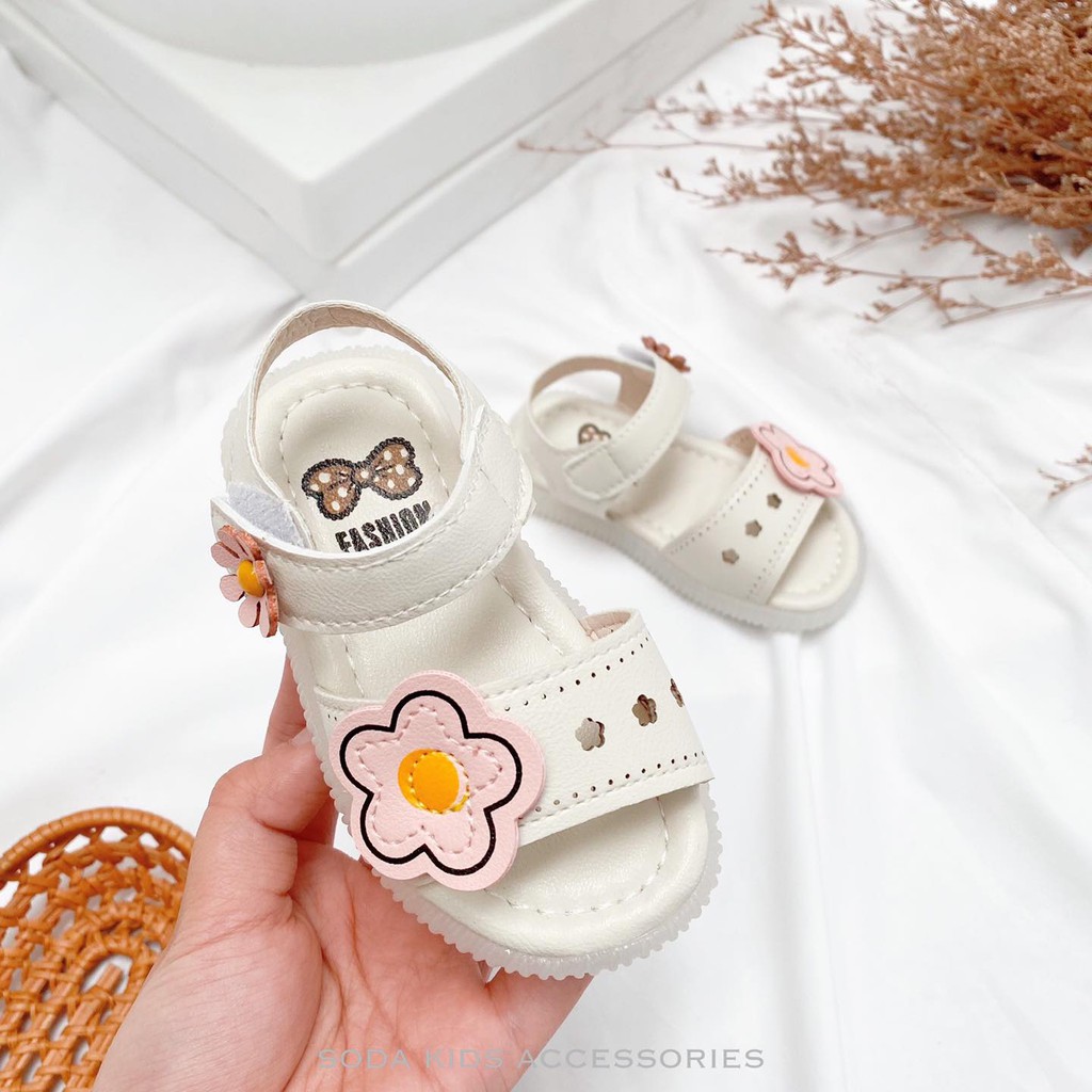 (ảnh thật) sandal trắng hoa hồng