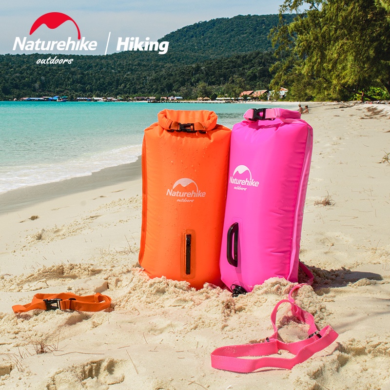 Phao bơi Naturehike 28 lít kết hợp túi khô chống thấm NH17S001G rộng rãi với các khoang chứa khí riêng an toàn khi bơi