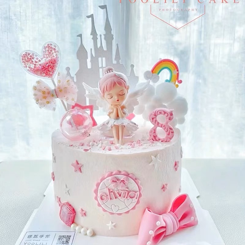 Trang trí bé gái bale cánh thiên thần + chống cằm