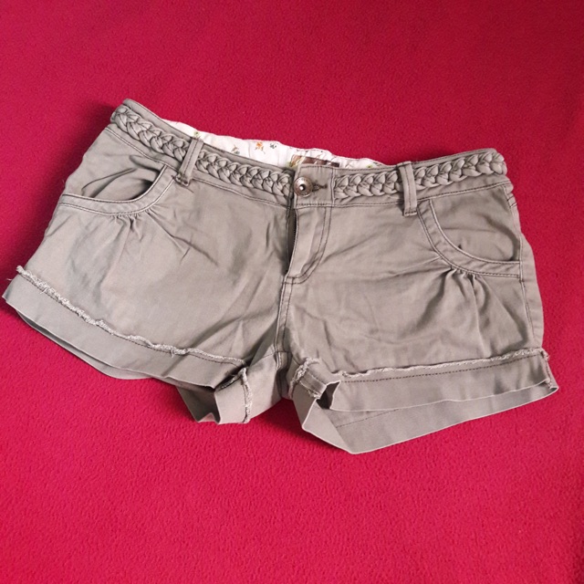Quần short jeans cạp trễ