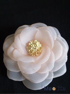 Hoa trà handmade cài áo