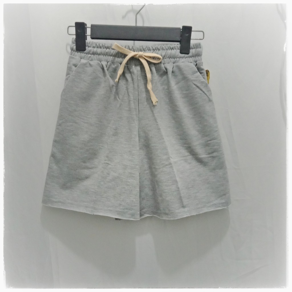 Quần short nữ mặc nhà , quần sooc da cá ống rộng basic cạp chun Queenshop | BigBuy360 - bigbuy360.vn