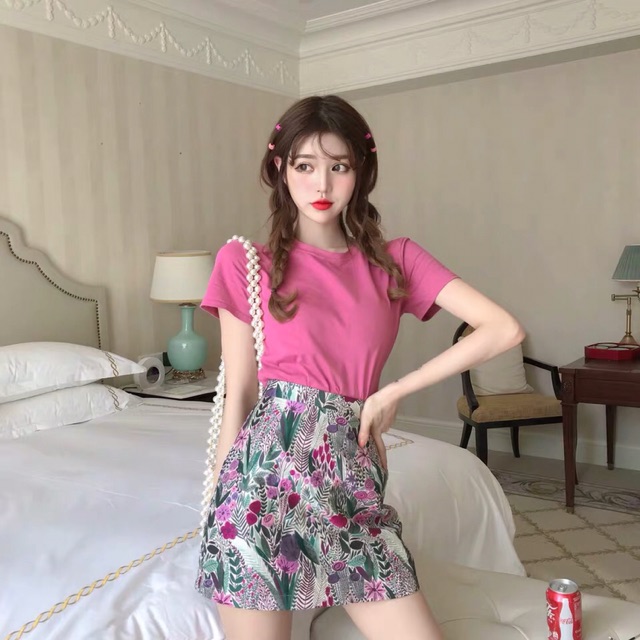 Set áo phông hồng + chân váy hoa