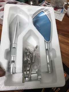 Kính rizoma 5 cạnh ( bên trái ) đủ màu