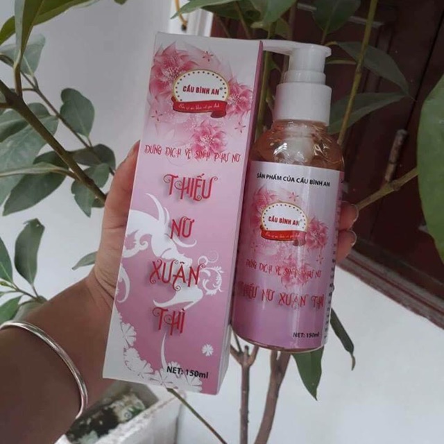 Dung dịch vệ sinh phụ nữ. Thiếu nữ xuân thì