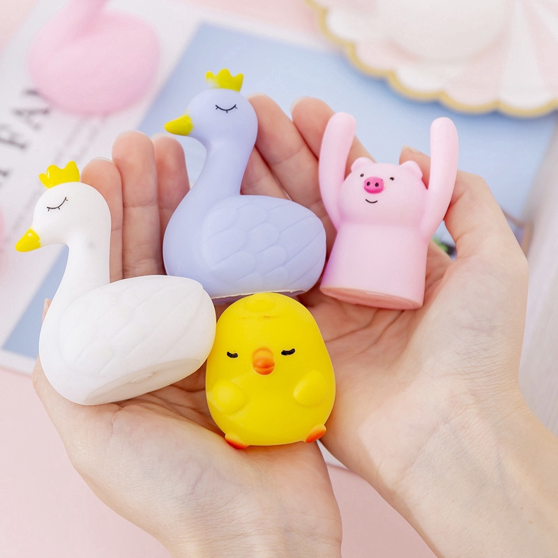 Đồ chơi mềm mại giảm căng thẳng tạo hình chú thiên nga dễ thương