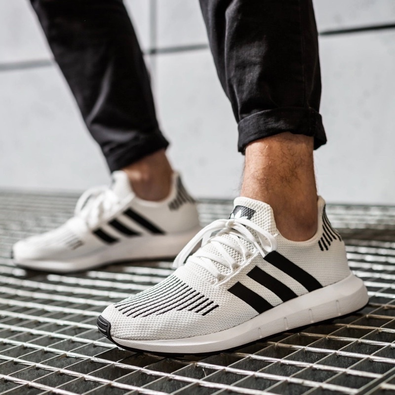 Giày thể thao adidas swift run trắng