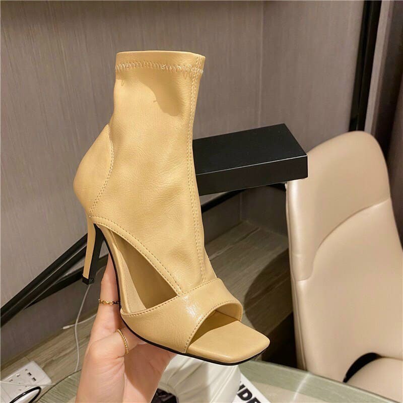 Giày bốt nữ hở mũi khoét eo sang chảnh da si mềm cao cấp - giày boots nữ cao 7cm 2 màu đen,kem bao bền đẹp (chuẩn form) | BigBuy360 - bigbuy360.vn