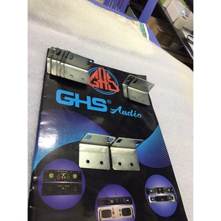 một cặp bas giữ hộp thu micro