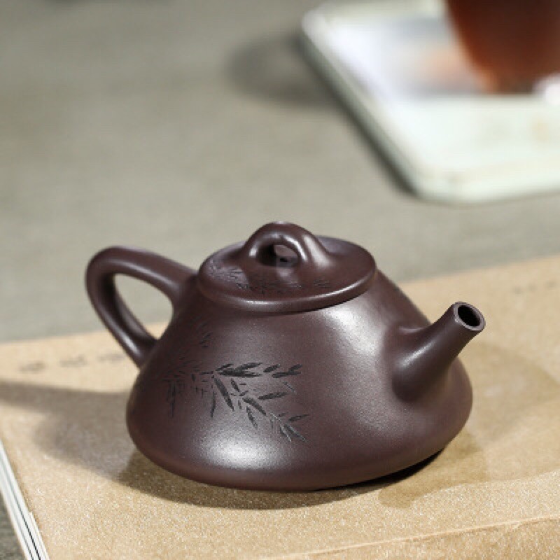 Ấm trà Tử Sa TỬ DÃ THẠCH BIỀU-210ml mới 100%.