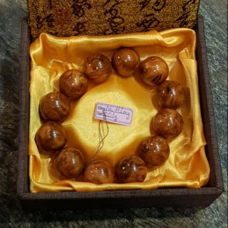 Vòng tay gỗ nu huyết long