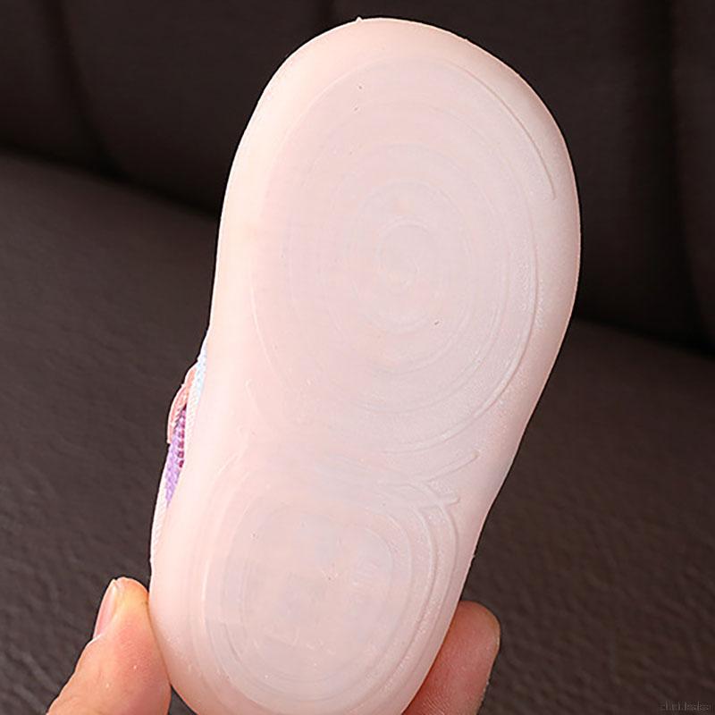Giày Thể Thao Thoáng Khí Chống Trượt In Hình Gấu Đáng Yêu Cho Bé Gái