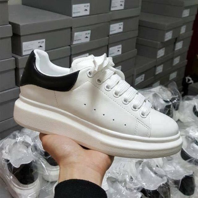 SALE GIÀY THỂ THAO MC QEEN ĐẾ CAO 4PHÂN Gót Đen Full Box