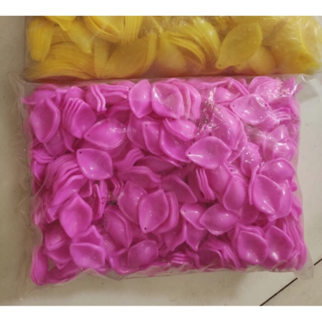 Cánh sen nhỏ dài 3.5cm ngang 2cm