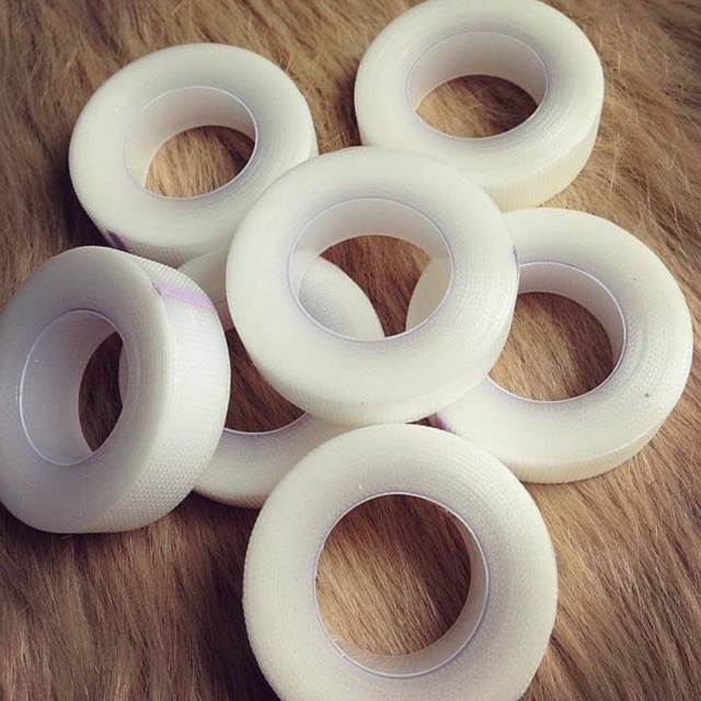 Băng Gân dán mi dưới.