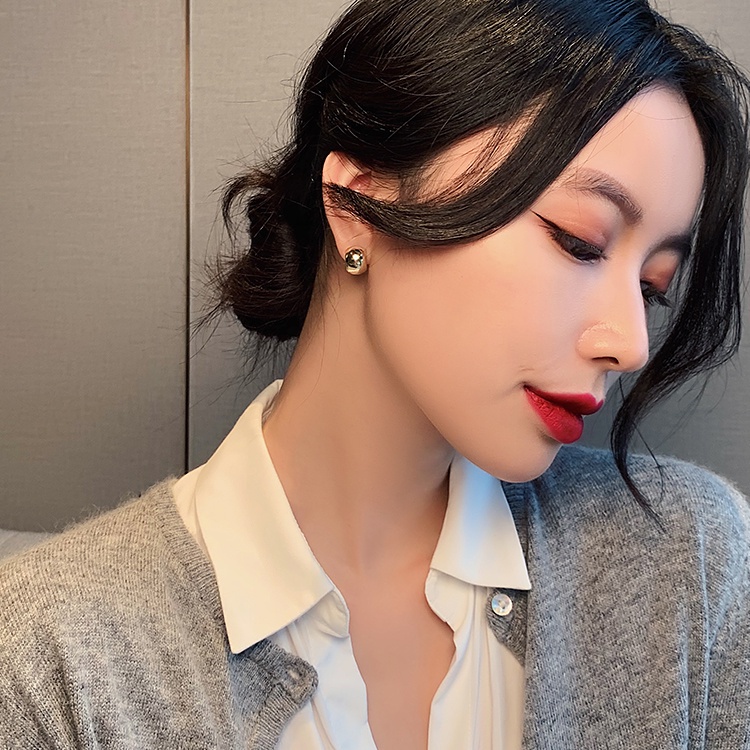 Đôi khuyên tai nhỏ xinh thời trang