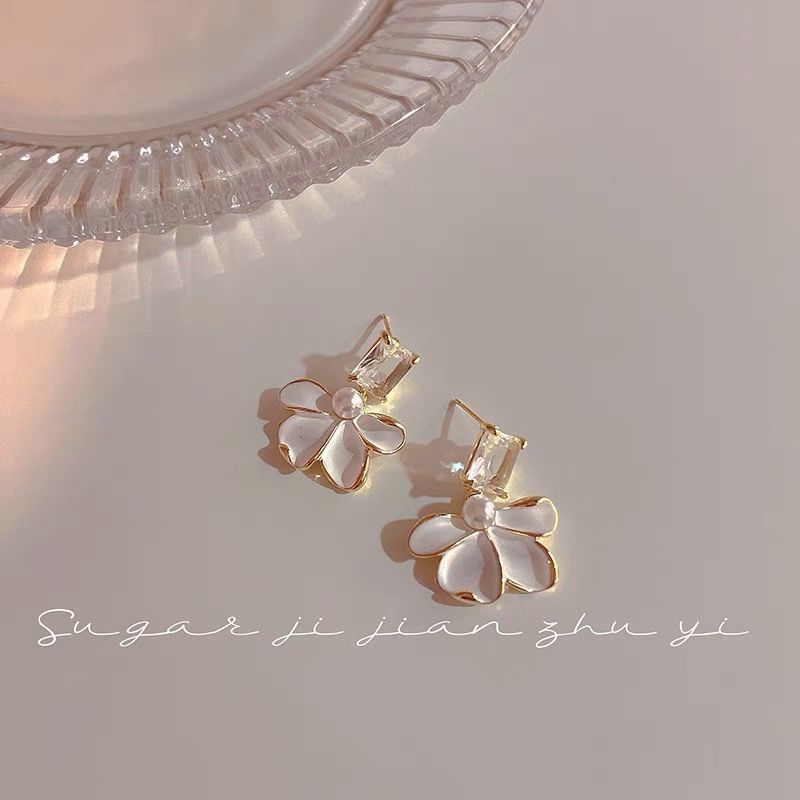 Bông Tai Hình Hoa Bốn Cánh Siêu Thơ Mộng Cao Cấp Dễ Phối Đồ Cho Nữ