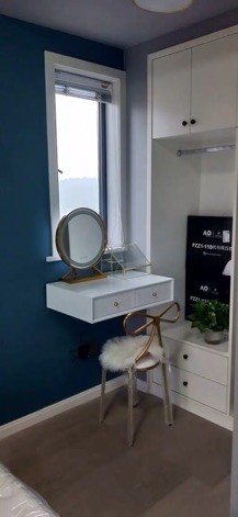 Bàn trang điểm treo tường
