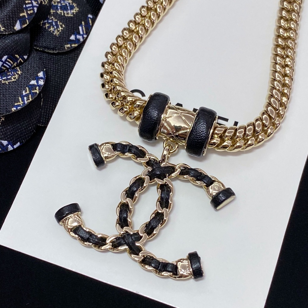 Dây chuyền dây da hai mặt chữ C đính đá kim cương đen thời trang