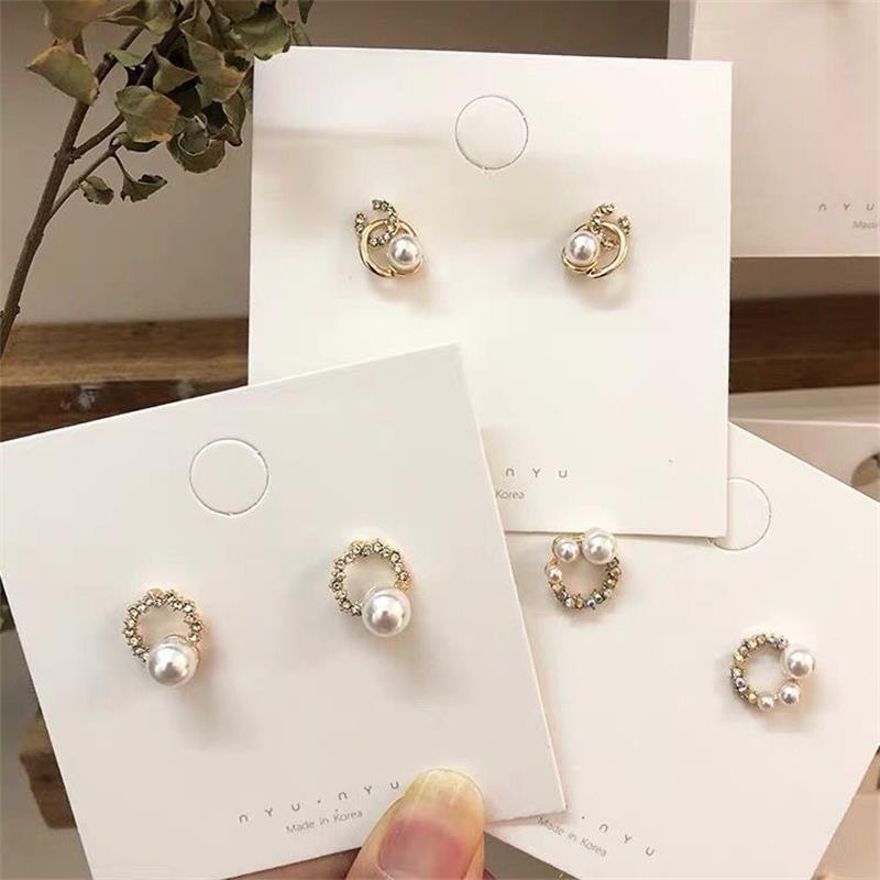 Bông tai tròn nhỏ đính đá tinh tế lấp lánh và gắn hạt châu MS249