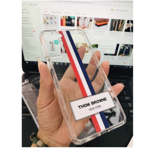 Ốp lưng trong cứng viền dẻo X&amp;M Thom Browne cho IPHONE 7 8 X XS 11 12 13 PLUS PRO MAX họa tiết kẻ sọc xanh đỏ cờ mỹ