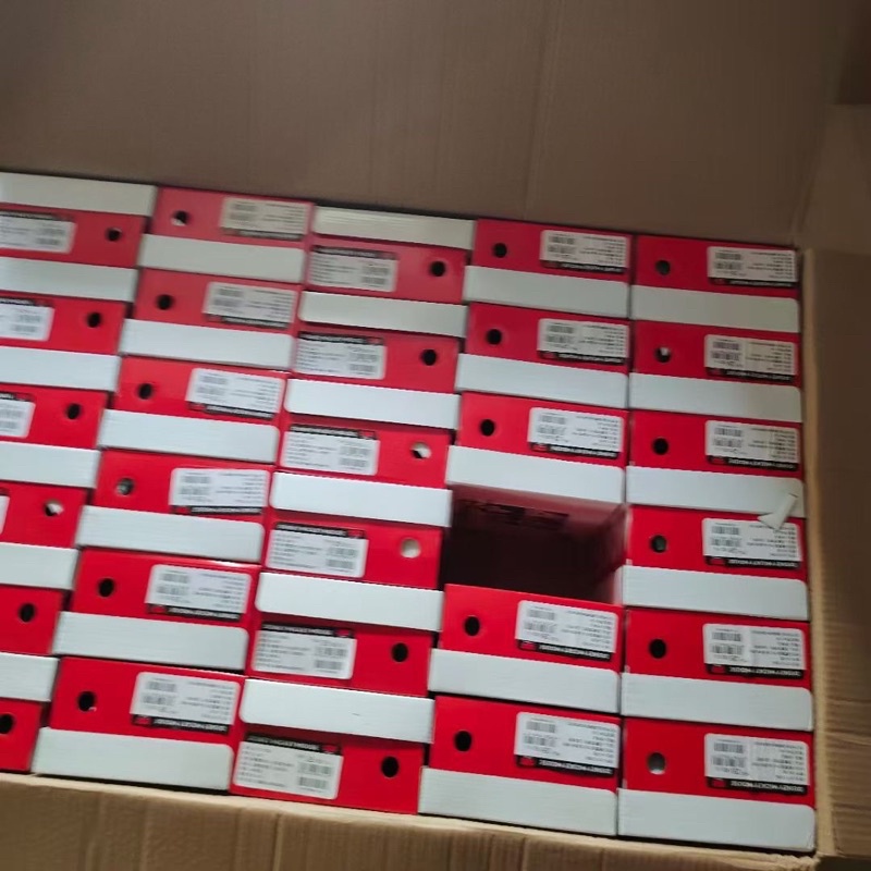 Giày thể thao cho bé gái