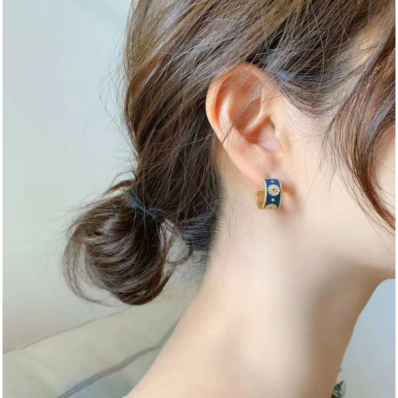 1 Đôi Bông Tai Kim Loại Hình Hoa Cúc Màu Xanh