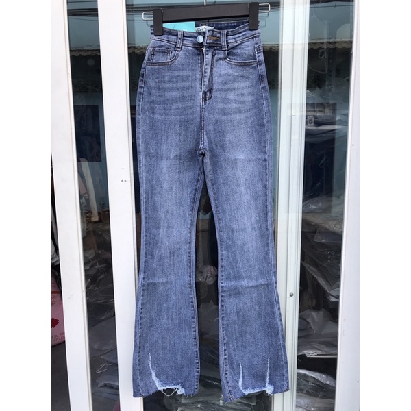 Quần jeans loe dáng dài rách gấu kiểu- clip thật tự quay