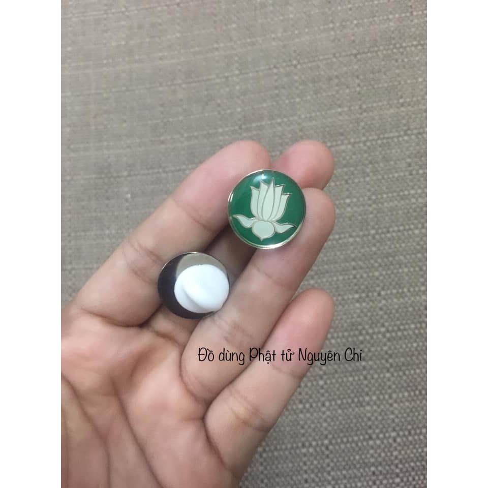Huy hiệu hoa sen cài mũ