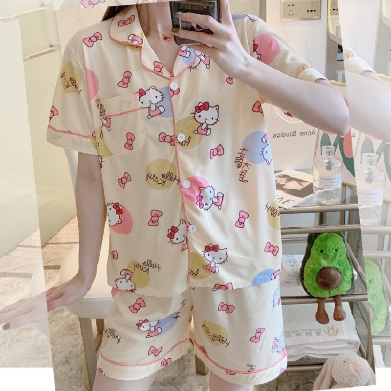 Bộ Đồ Ngủ Tay Ngắn Cổ Bẻ In Hình Hello Kitty Đáng Yêu