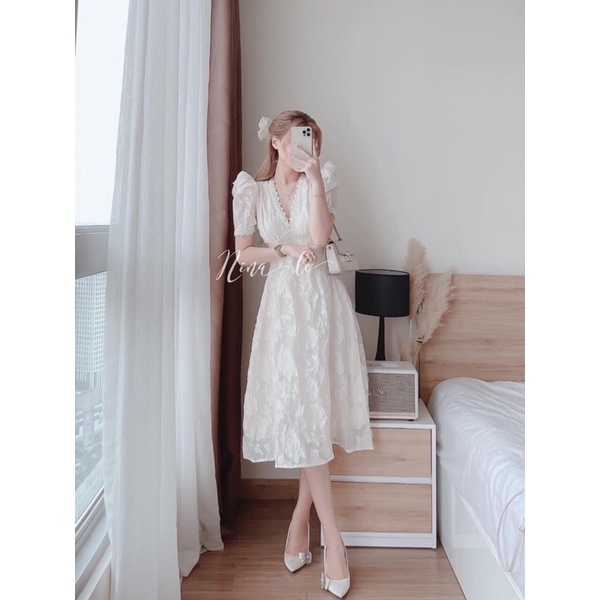 ĐẦM REN MIDI CỔ V TAY PHỒNG