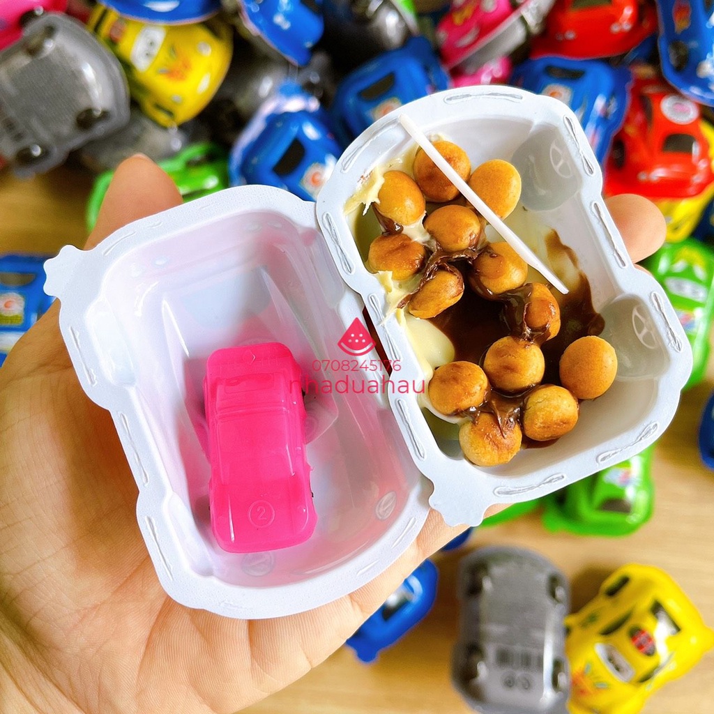 Một hộp gồm 60 chiếc  kẹo sô cô la chấm kem hình đồ chơi xe hơi Thái Lan 5 màu