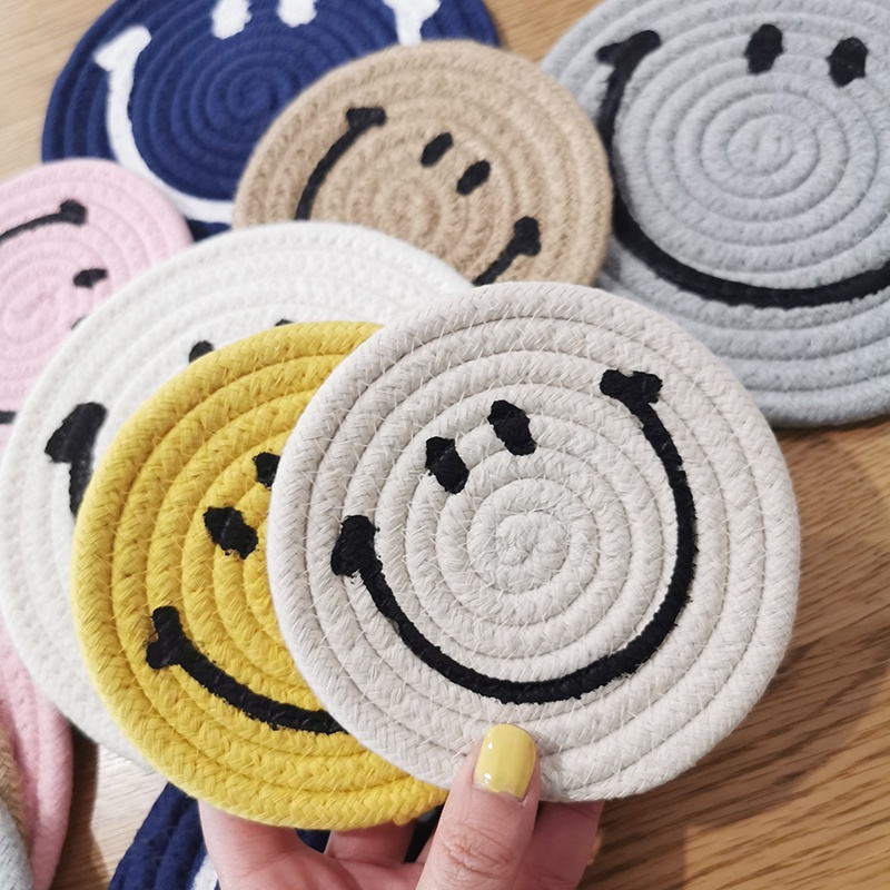 Tấm lót ly để bàn ăn bằng cotton dệt tay cách nhiệt hình mặt cười đơn giản vui nhộn