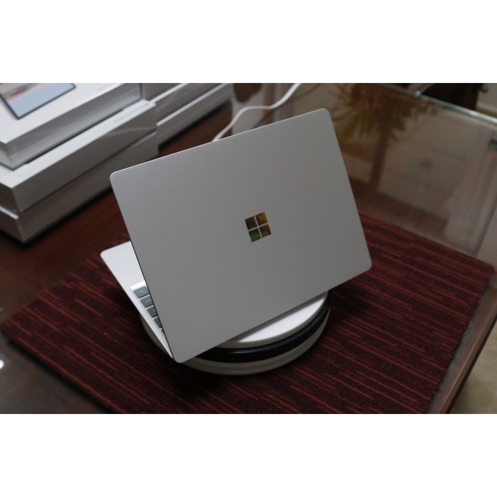 Surface Laptop Go  – Core i5 / RAM 8GB / SSD 128GB / 12.4 inch / 1.1kg / Win 10