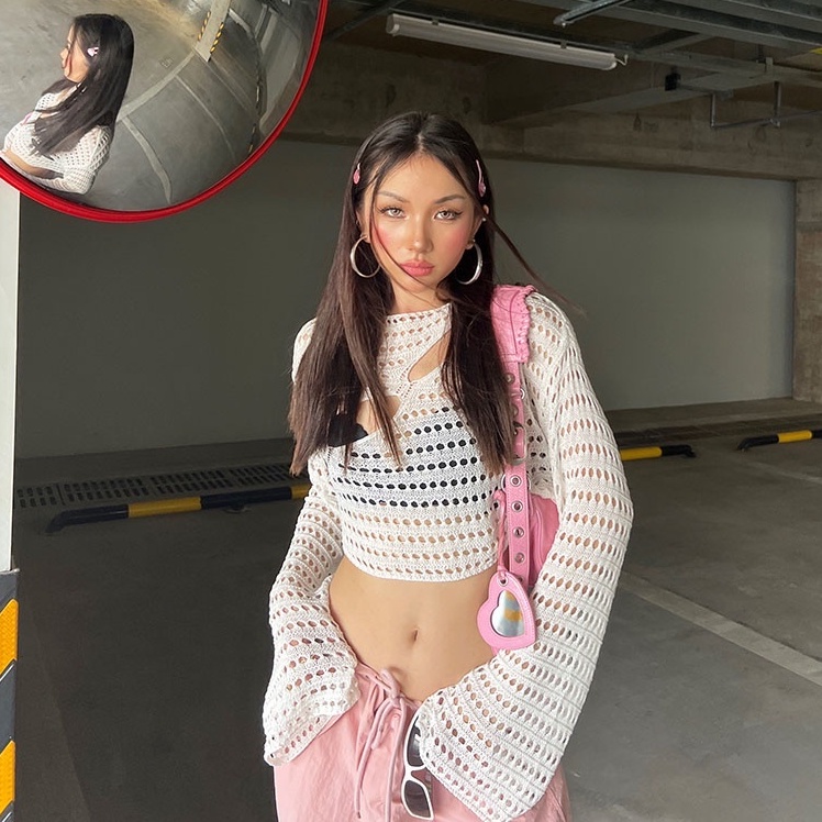 Áo croptop dệt kim QKOOLE tay loe dáng rộng rách cá tính phong cách Hàn Quốc thời trang cho nữ