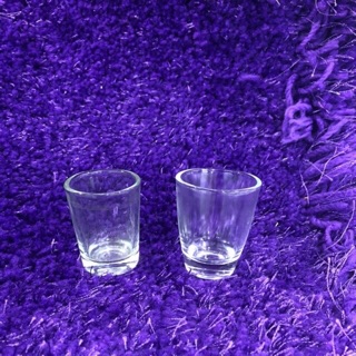 Ly uống rượu lố 12 cái
