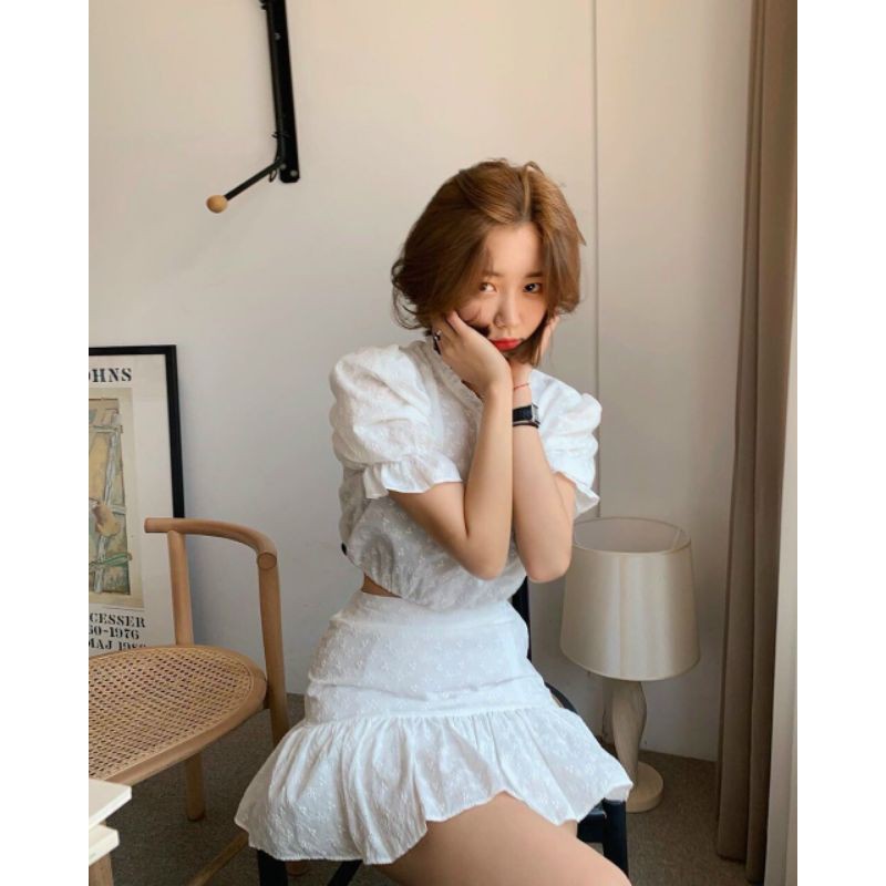Set xô trắng đục lỗ áo tay phồng + chân váy xòe
