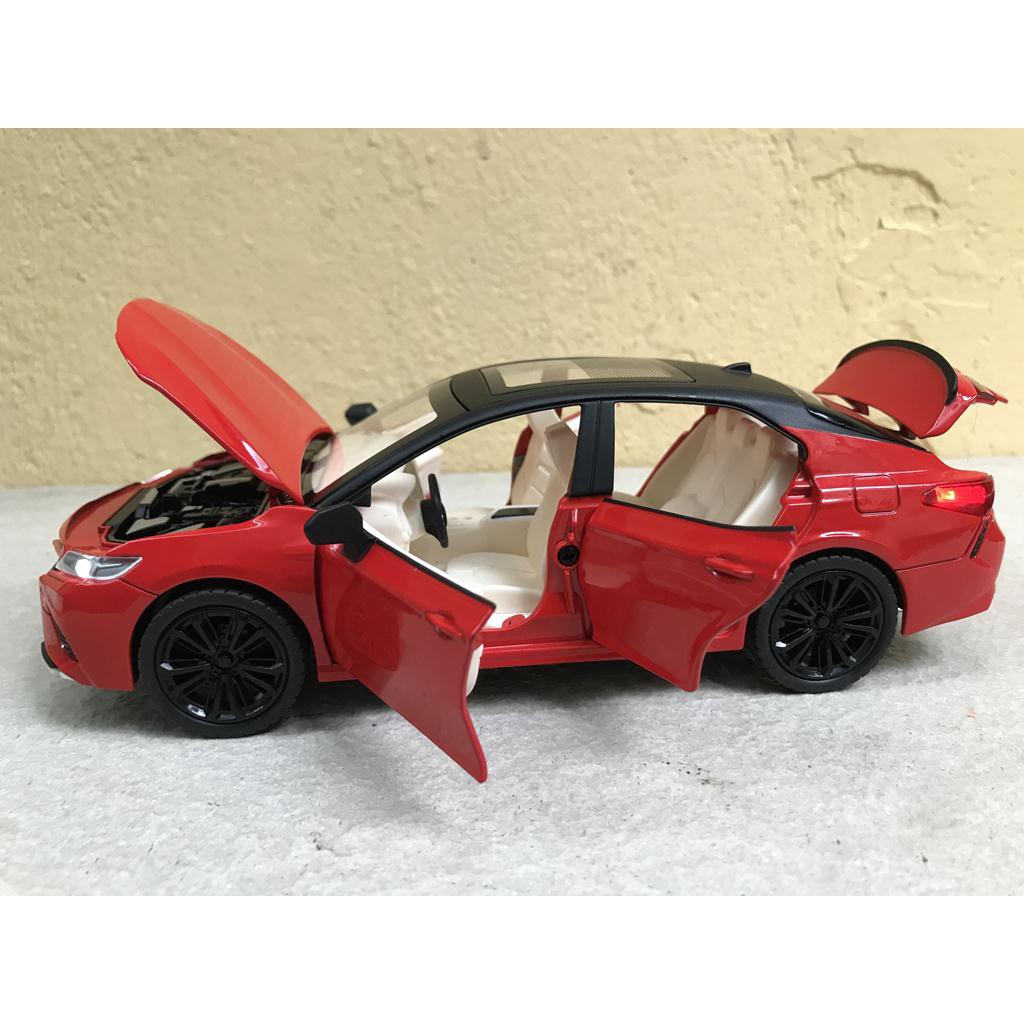 Mô hình xe ô tô TOYOTA CAMRY 2021 1:24