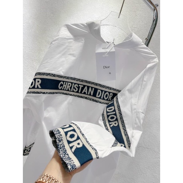 ÁO SƠ MI TRẮNG PHỐI VIỀN LƯNG DI..O