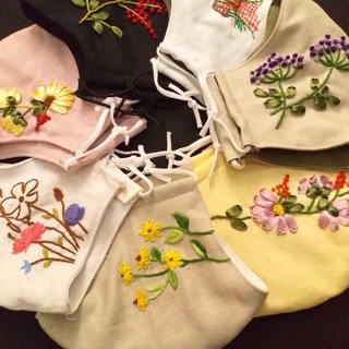 Khẩu trang linen thêu tay