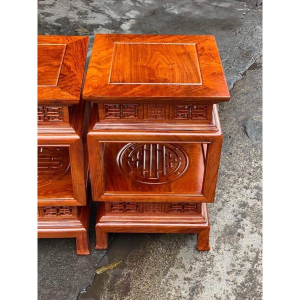 Đôn đèn lồng gỗ hương đá kích thước cao 60 cm mặt vuông 38 cm.