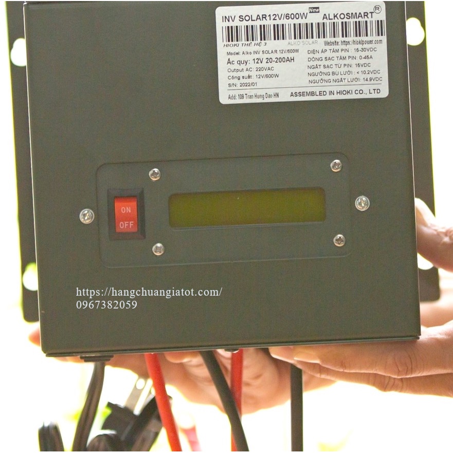 Máy hòa lưới điện tấm pin năng lượng mặt trời Inverter Solar 12V/600W Nhật Bản kiêm sạc bình ắc quy