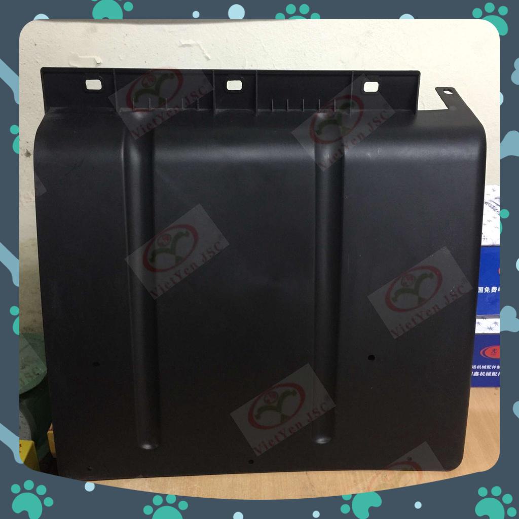 Chắn bùn sau xe Thaco Ollin , trái phải khác nhau, kích thước: cao 49cm, ngang 46cm. mã số SP 1540