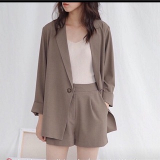 2 set đồ gồm áo Blazer kaki, quần short, áo