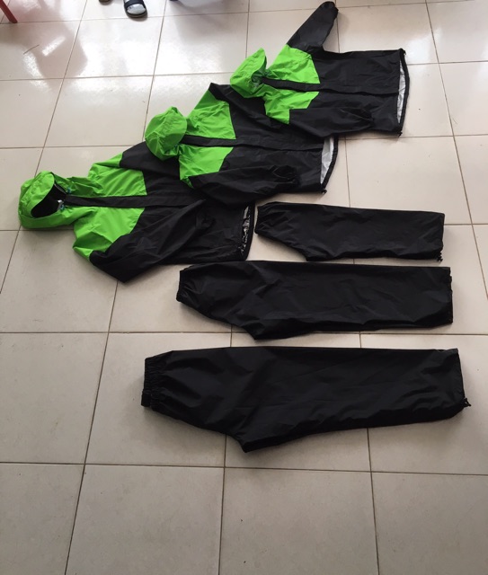 Quần đi mưa bán lẻ