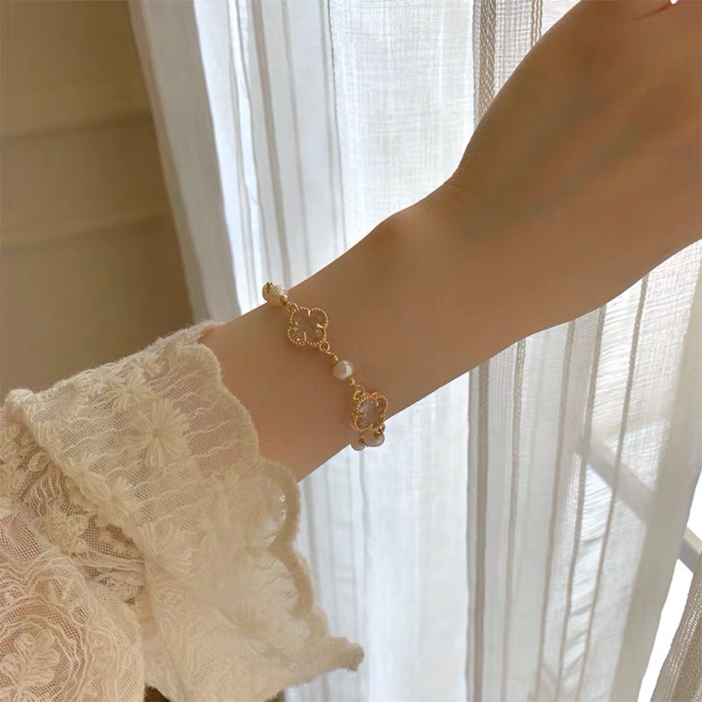 Vòng Đeo Tay Hình Cỏ Bốn Lá Đính Ngọc Trai Phong Cách Hàn Quốc Dành Cho Nữ